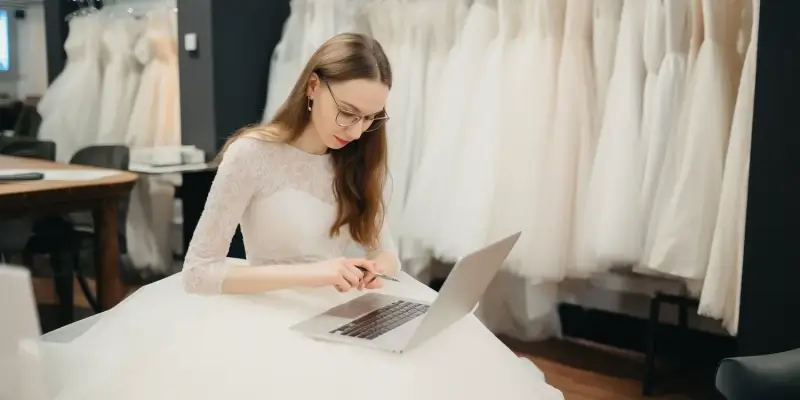 Kto szyje suknie ślubne?