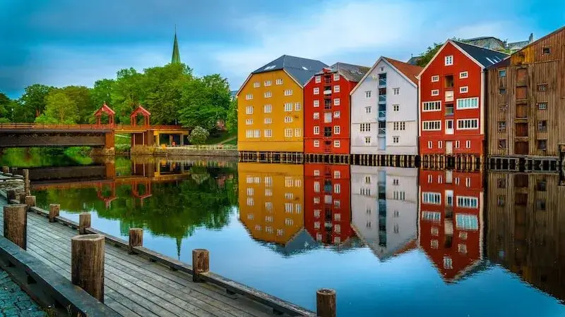 Białe noce Norwegia kiedy?